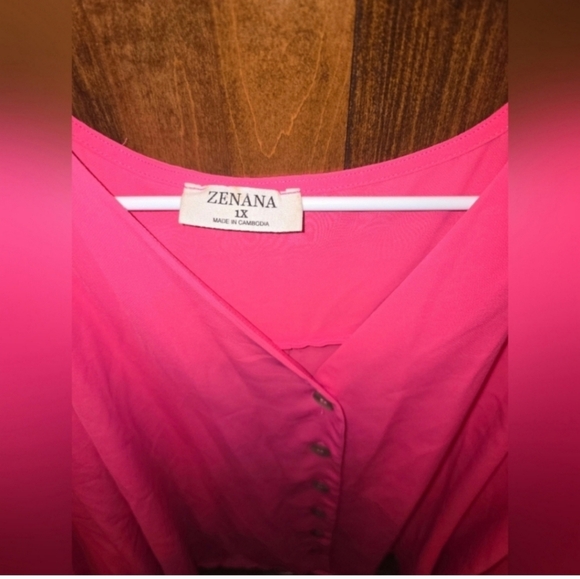 🍁🍂LIKE NEW Zenana hot pink button down blouse 1x - Picture 2 of 4